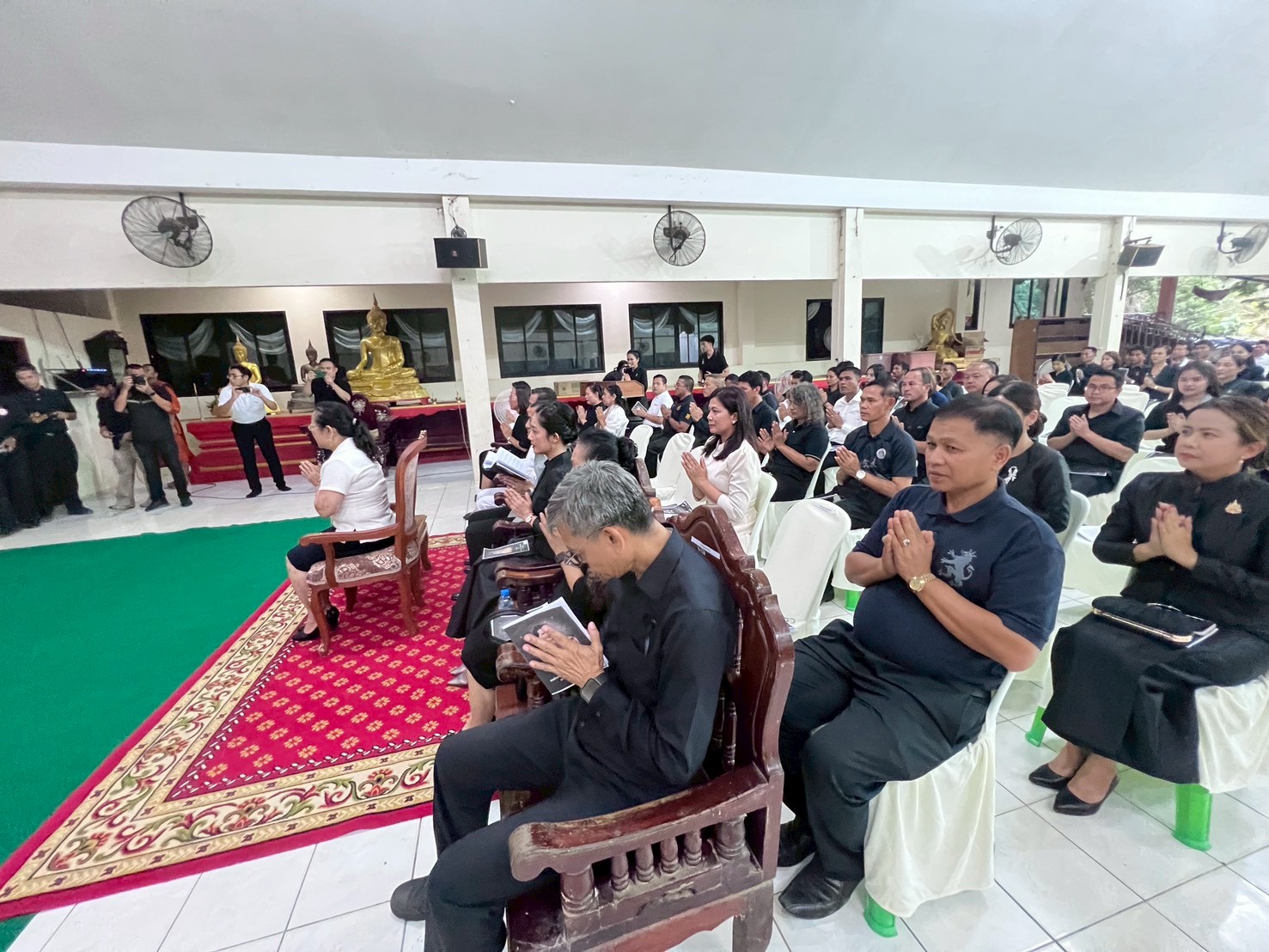 title - ปฏิรูปที่ดินจังหวัดเพชรบุรี พร้อมด้วยเจ้าหน้าที่ ส.ป.ก.เพชรบุรี ร่วมพิธีสวดพระพุทธมนต์และเจริญจิตตภาวนาอุทิศถวายแด่สมเด็จพระนางเจ้าสิริกิติ์ พระบรมราชินีนาถ พระบรมราชชนนีพันปีหลวง เพื่อถวายเป็นพระราชกุศลแด่พระองค์ และเป็นการแสดงออกถึงความสำนึกในพระมหากรุณาธิคุณของพสกนิกร